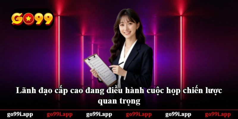 Lãnh đạo cấp cao đang điều hành cuộc họp chiến lược quan trọng Lãnh đạo cấp cao đang điều hành cuộc họp chiến lược quan trọng